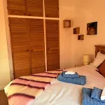 Large Cosy With Garden, Excellent Location! *