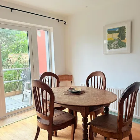 Ferienhaus Large Cosy With Garden, Excellent Location!