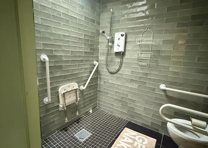 Large Cosy With Garden, Excellent Location! *