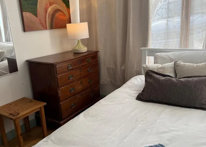 Large Cosy With Garden, Excellent Location! Galway