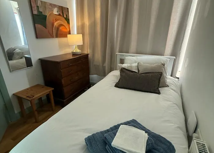 Semesterbostad Large Cosy With Garden, Excellent Location!