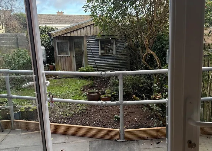 Semesterbostad Large Cosy With Garden, Excellent Location!